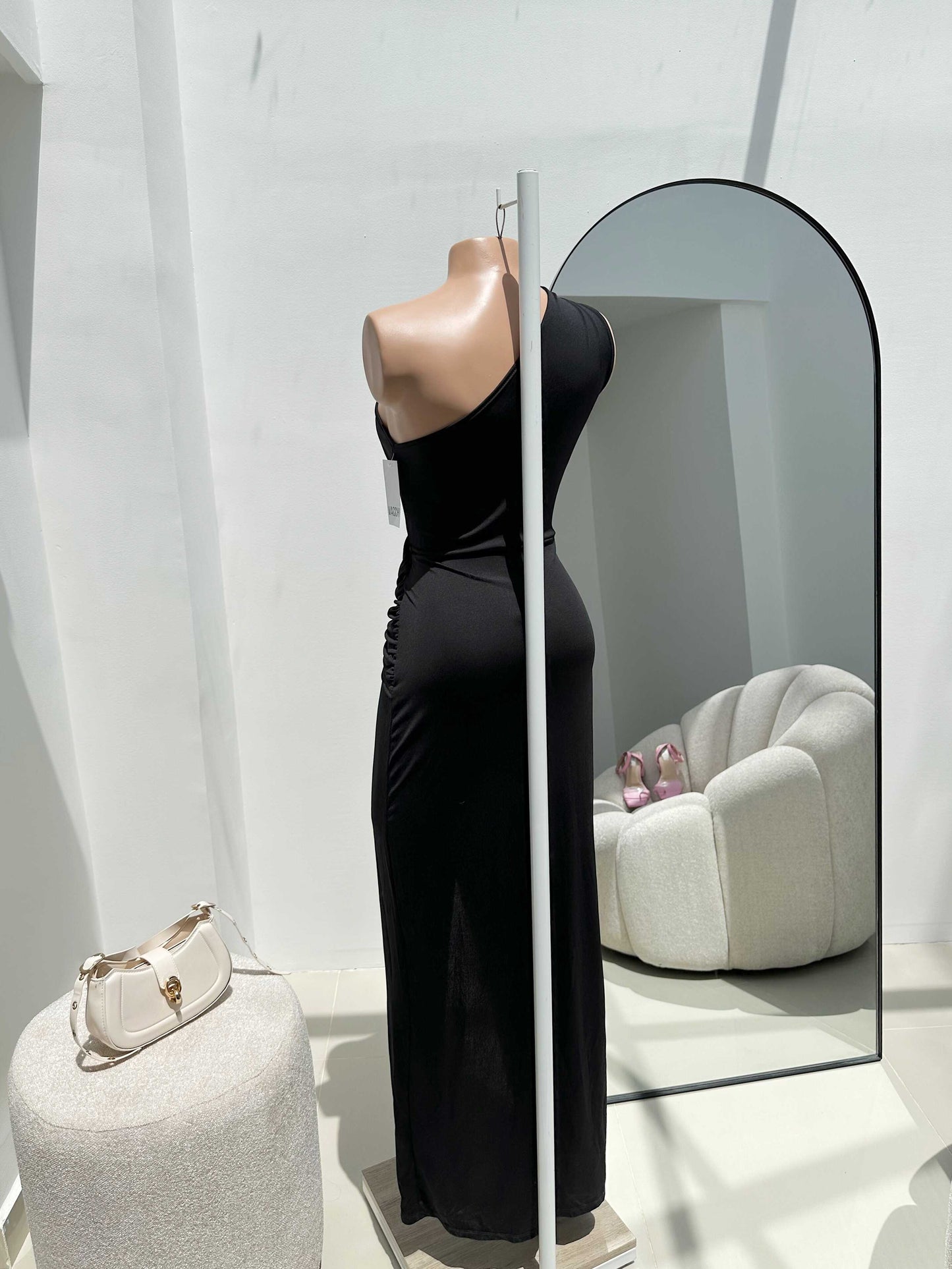 Vestido Largo Hombro Gigante Cintura