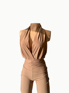 Enterizo largo al cuello recogido adelante y atras