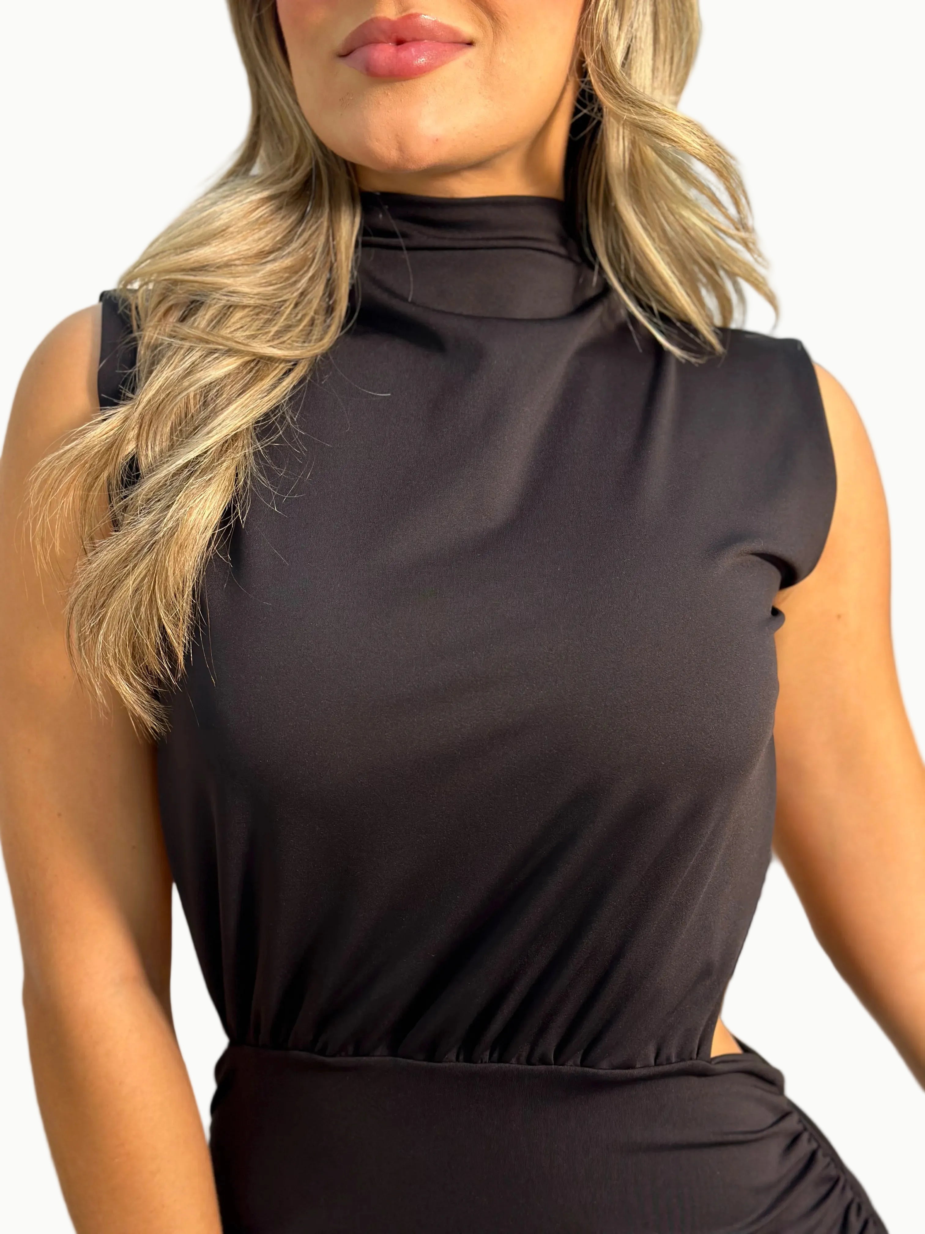 Vestido corto cuello tortuga