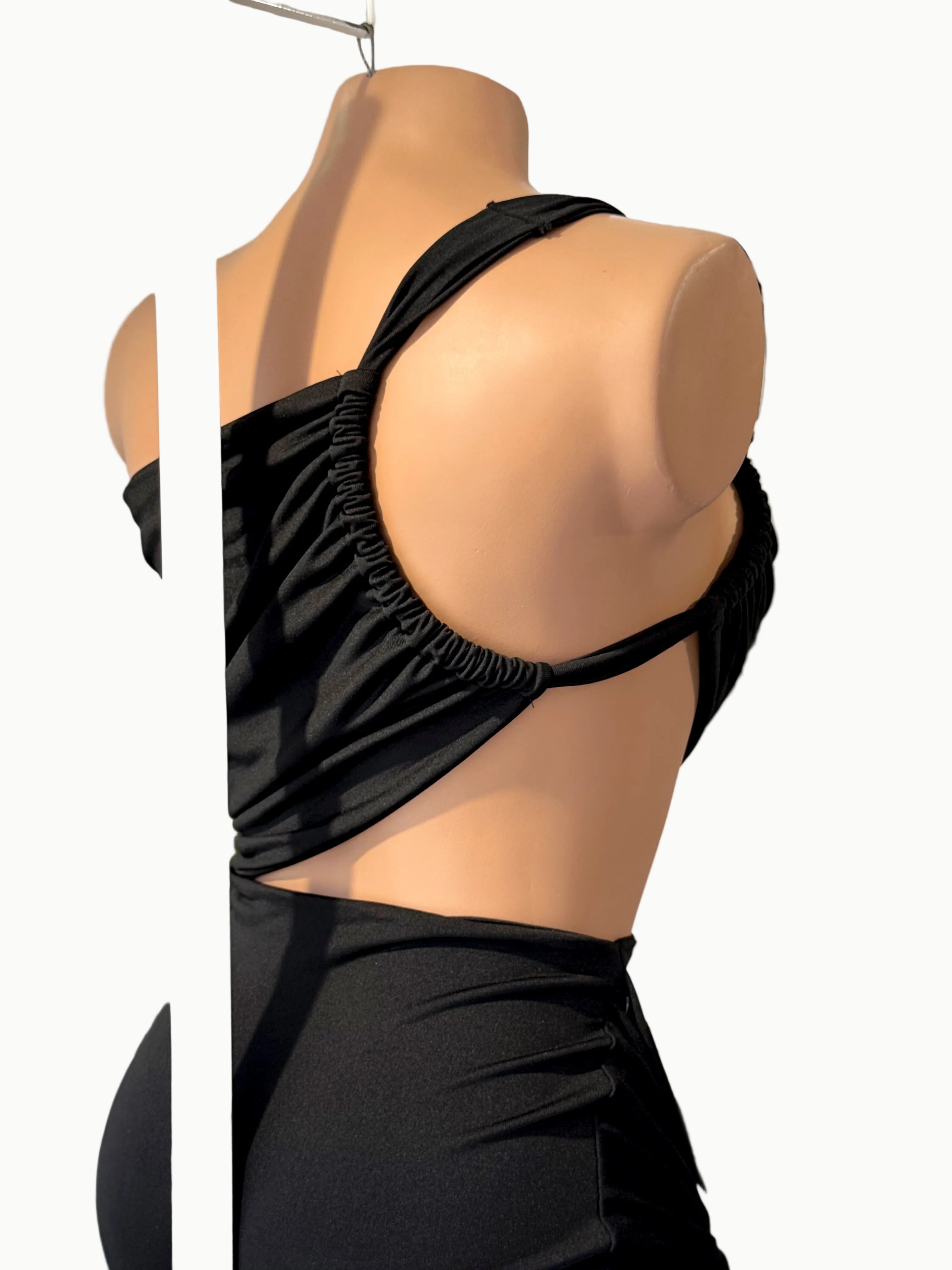 Vestido corto una tira medio hombro