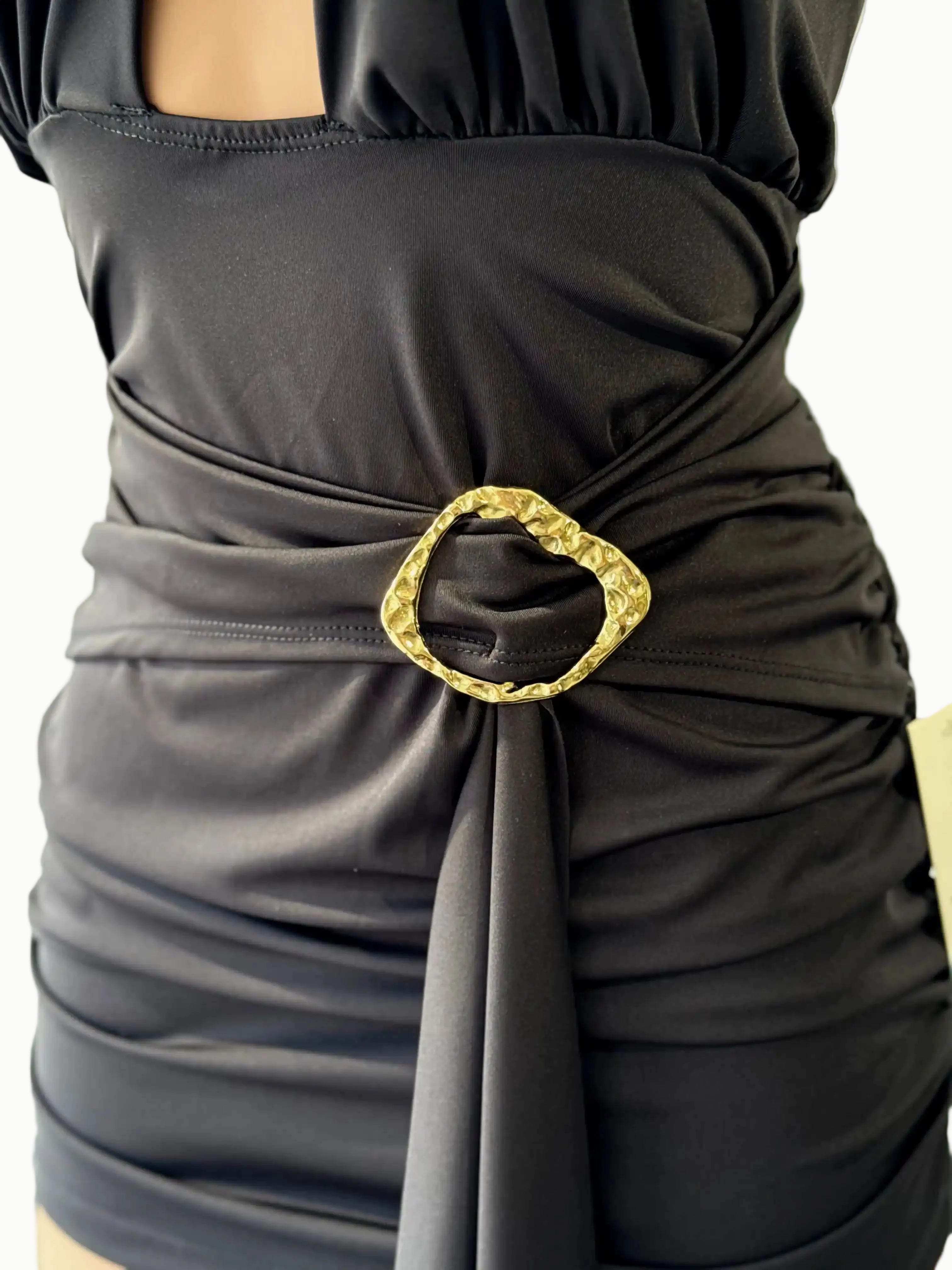 Vestido corto hebilla tira