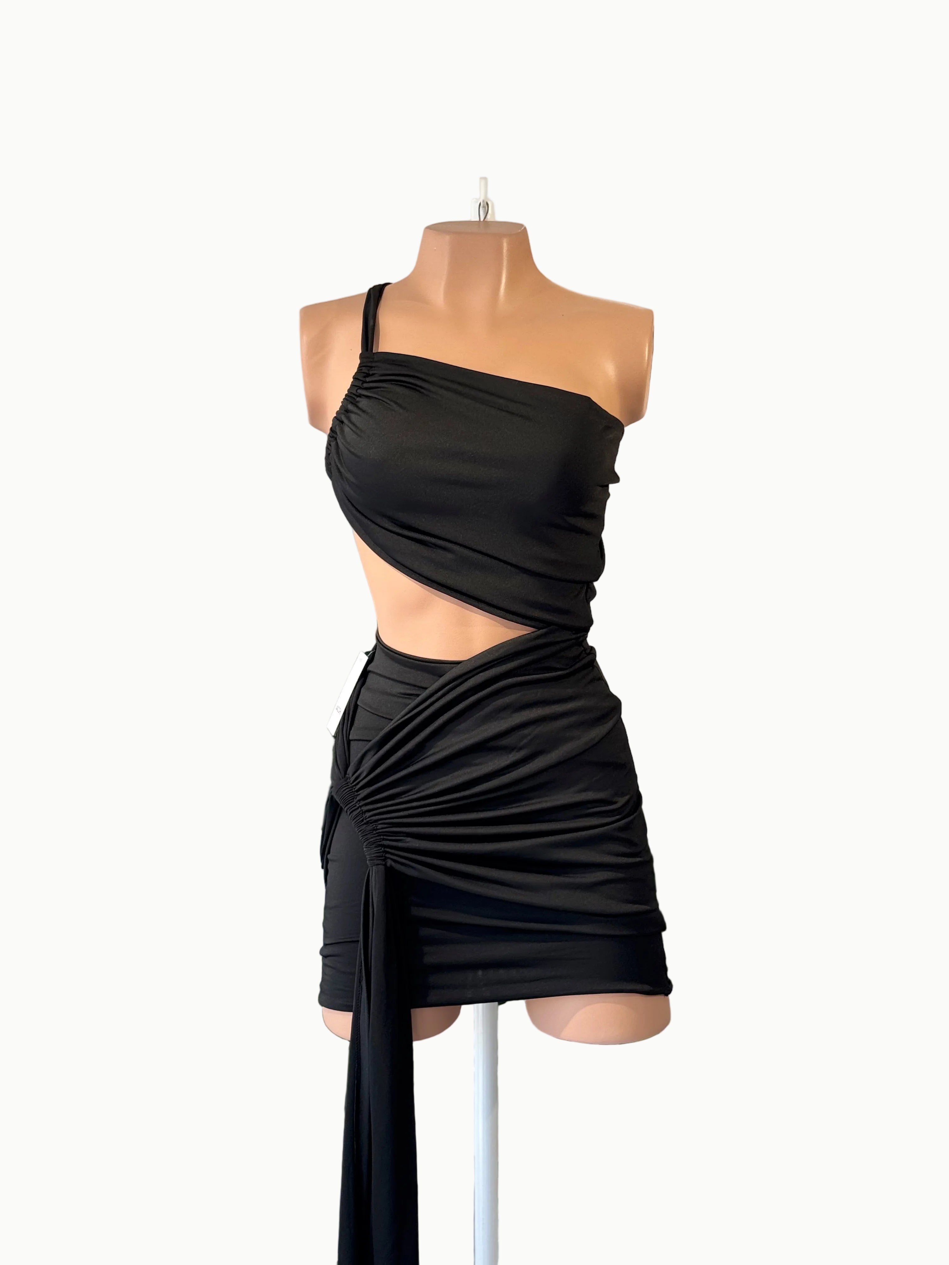 Vestido corto una tira medio hombro