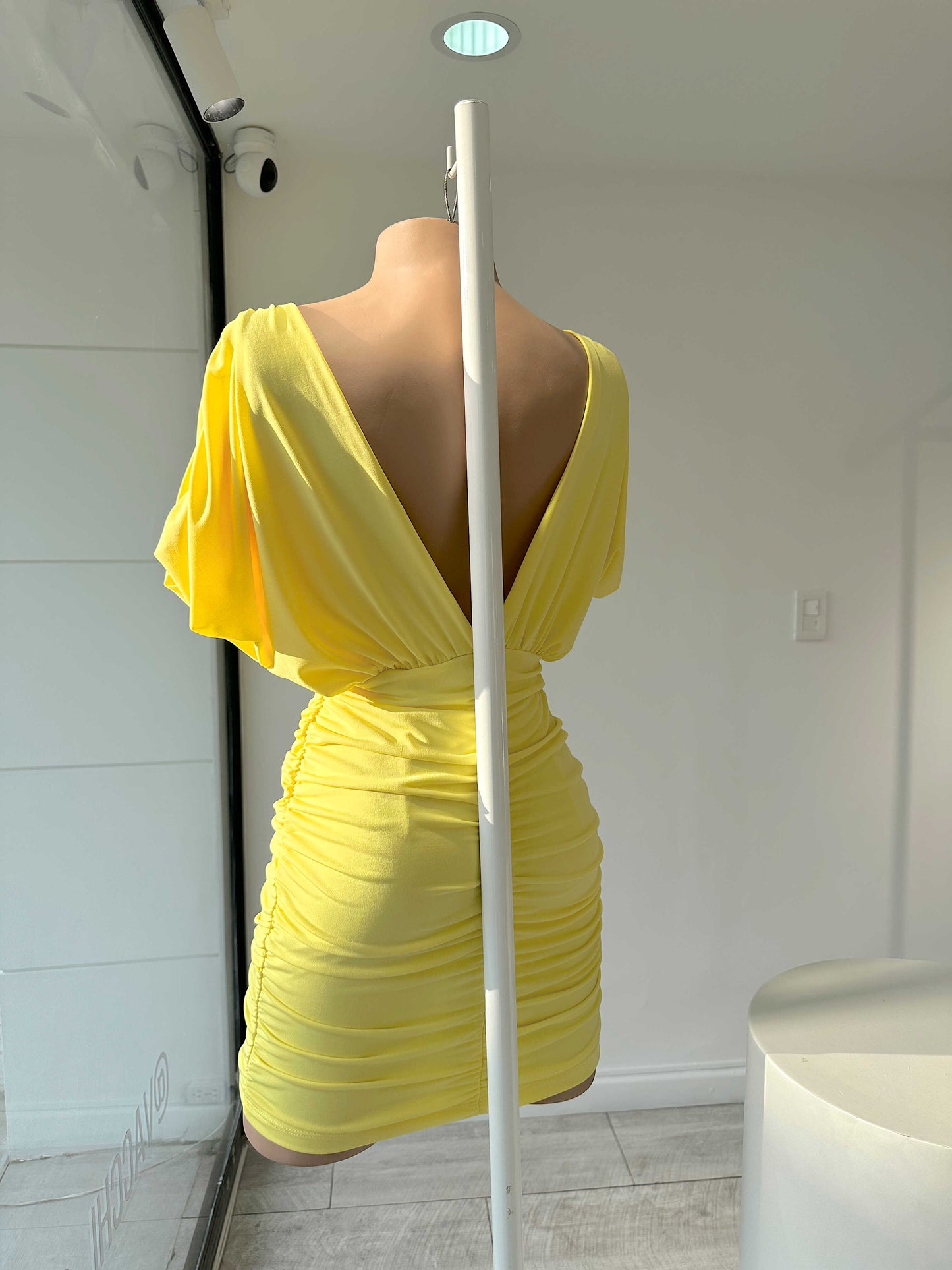 Vestido Corto Espalda Profund